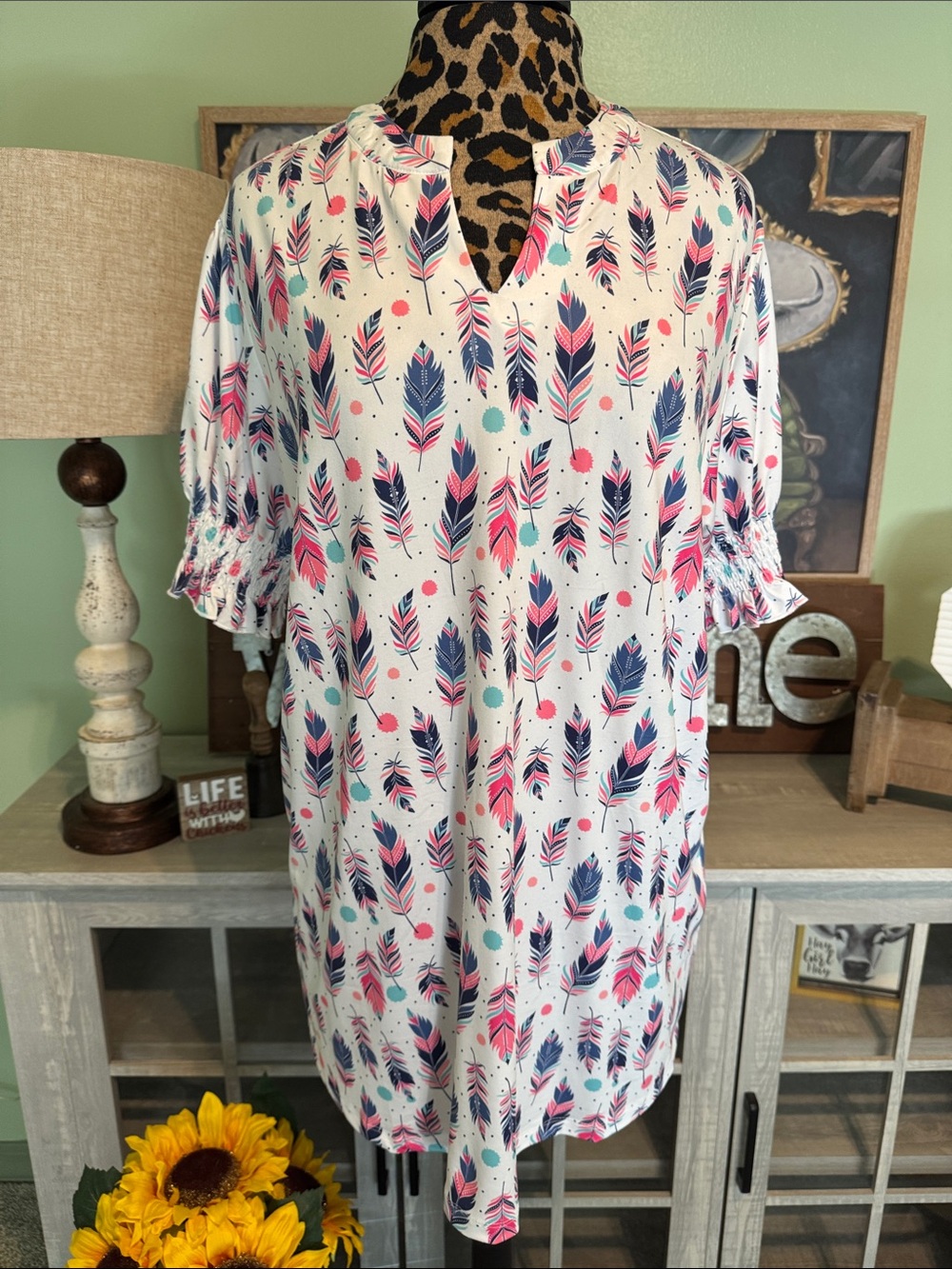 Sunshine & Rodeos White Feather Print Tunic Top with Pink & Navy Accents Sz XL